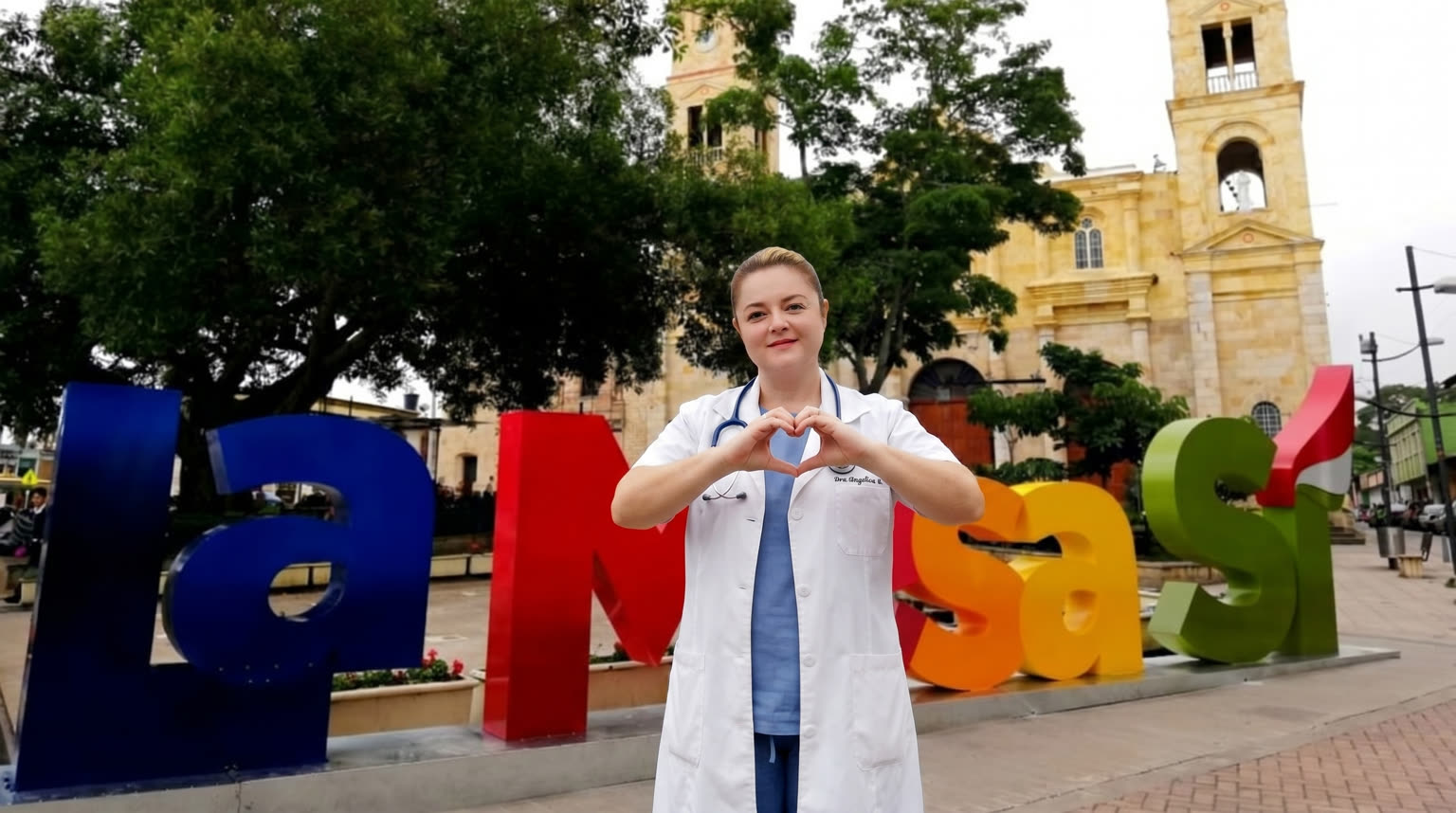 Dra. Angélica Granados Silva en su consultorio de medicina familiar en La Mesa, Cundinamarca.